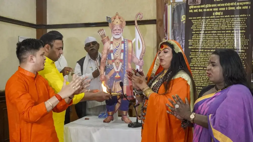 Modi aarti at Press Club of India triggers viral row