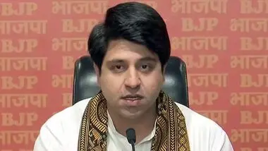 Shehzad Poonawalla calls for scrapping income tax on salaried middle class