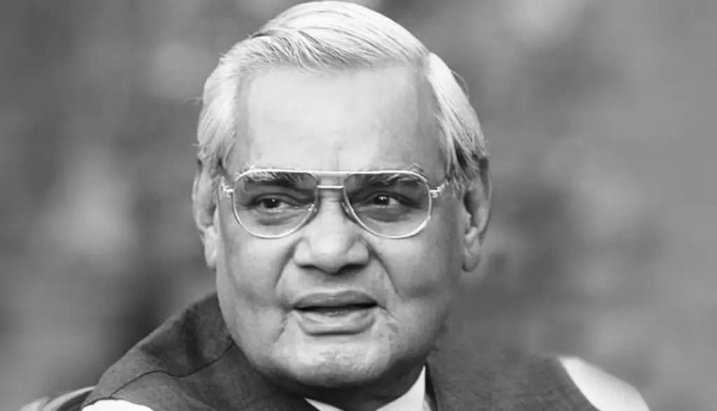 Modi pays floral tribute to Vajpayee on death anniversary