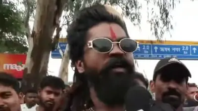 Pushpa-costumed protester joins Jharkhand student march over exam row