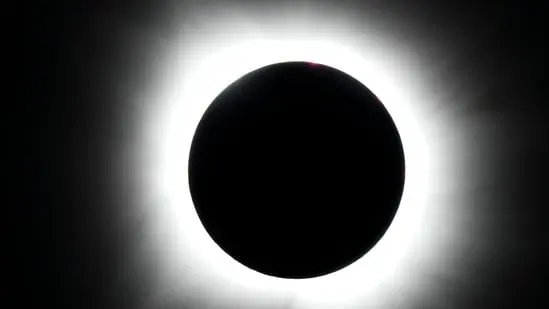 Total solar eclipse today over Spain, Iceland, Greenland