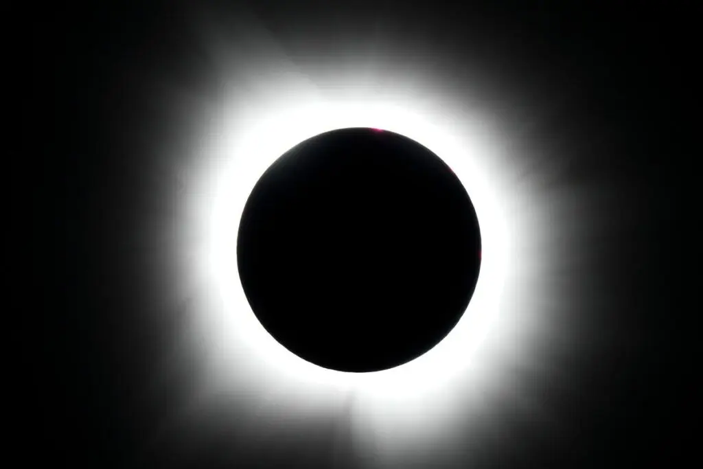 RRI scientists predict petal-like corona structures during eclipse