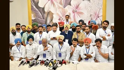 Channi supporters disrupt Punjab Congress meet with slogans