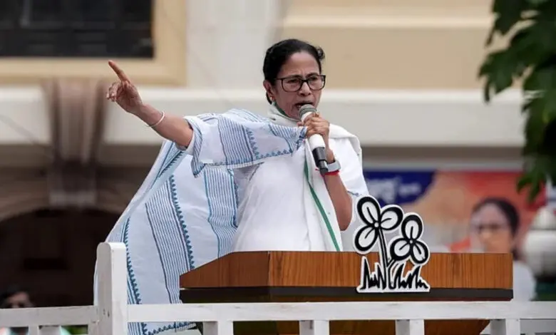 Mamata Banerjee's car attacked with stones, mud in North 24 Parganas