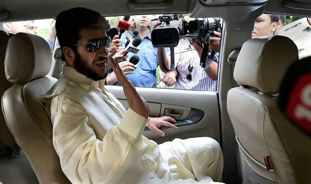NIA court orders no unnecessary handcuffing for separatist Shabir Shah
