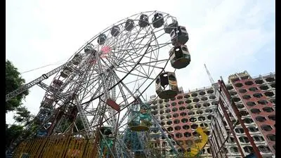 Who checks amusement ride safety in Lucknow after accident?