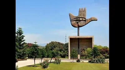 1,057 personnel receive gallantry and service medals for Independence Day