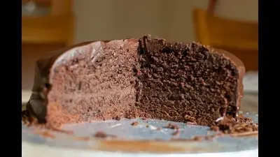 FDA raids bakery after 11 ill from cake with dead lizard
