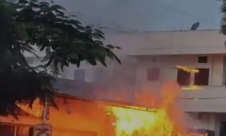 Gas cylinder leak sparks blaze at Hyderabad tiffin centre, no injuries