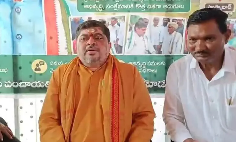 Telangana minister urges auto drivers to call off strike