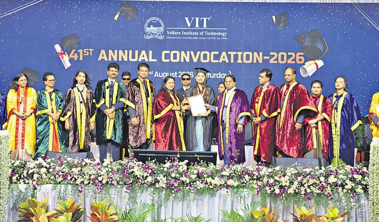Delhi CM urges VIT graduates to make India AI creator