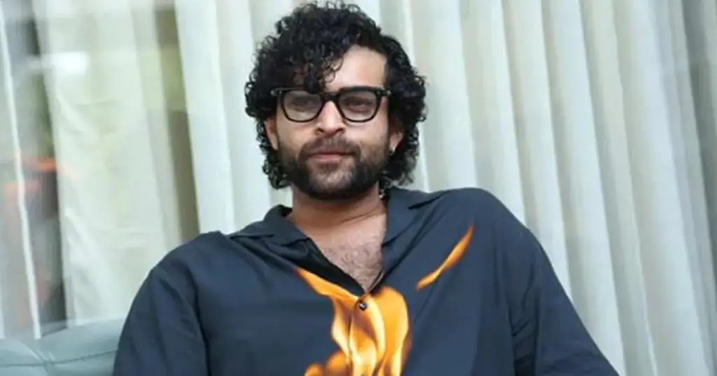 Varun Tej, Karthik Subbaraj in talks for romantic drama