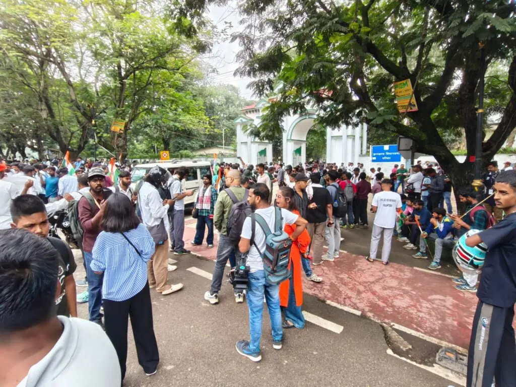 Jharkhand Governor accepts resignations of three JPSC members amid protest over exam irregularities