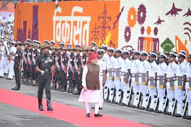 Opposition attacks Modi over ‘dimaagi Naxals’ remark