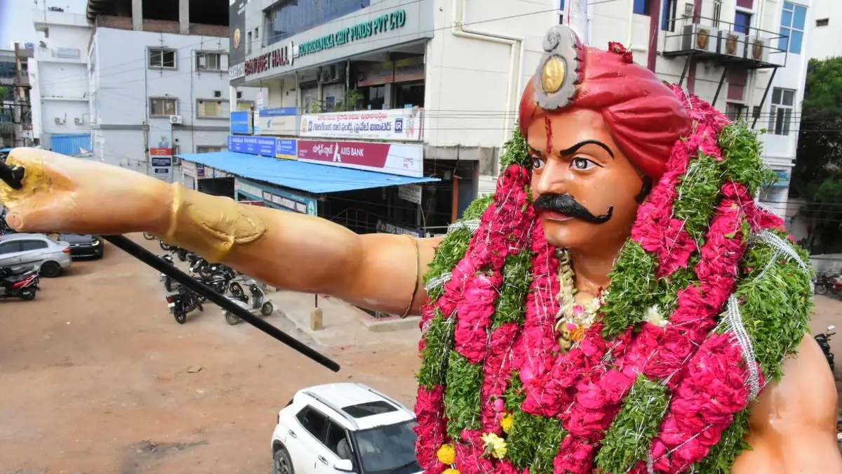 Hyderabad to unveil statue of folk hero Sarvai Papanna