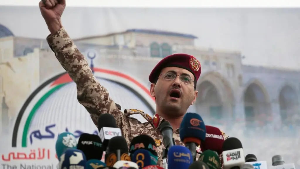 Hormuz traffic drops to 33 vessels as Iran-Oman talks watched
