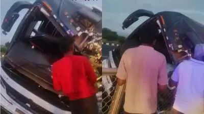 Bus overturns near Chitradurga, kills 3 nursing students, driver, cleaner