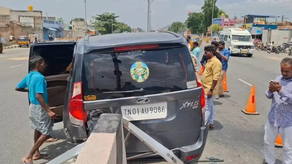 Five injured as lorry hits SUV on Chennai-Bengaluru Highway