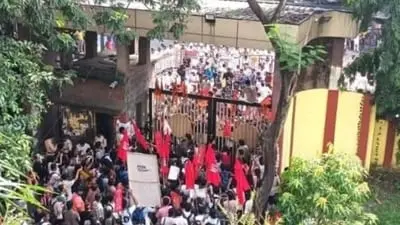 ABVP, Left student groups clash at Jadavpur University, emblem damaged
