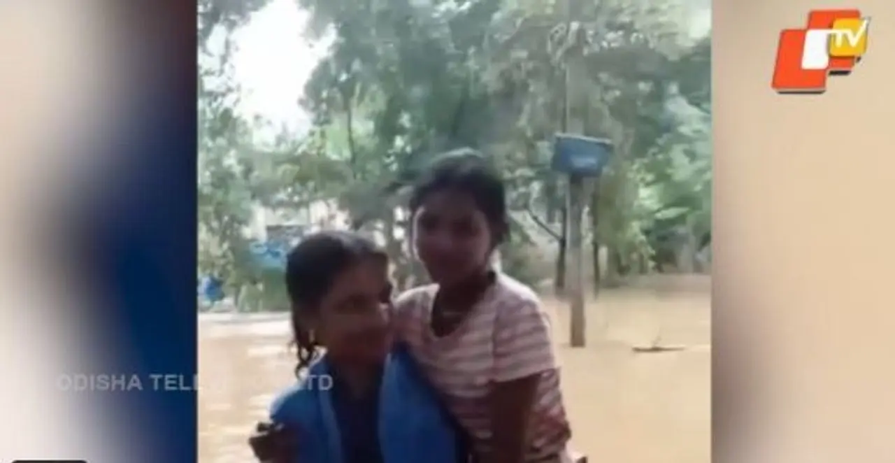 Odisha ASHA worker wades into floodwaters to rescue trapped villagers