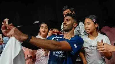 Ayush Shetty stuns world No. 1 Shi Yu Qi at Worlds