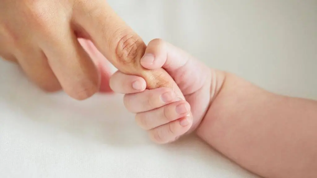 Texas surrogacy dispute escalates after baby born with heart defect