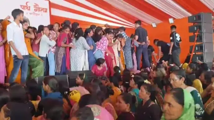 Woman dies in crowd crush at Bareilly saree event