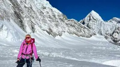 Melbourne teen Bianca Adler becomes youngest Australian to summit Everest