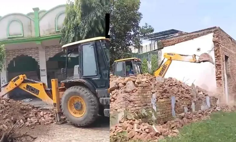 Muzaffarnagar madrasa demolished, in-charge arrested