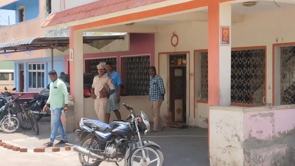 Burglars loot AIADMK leader's house near Arakkonam