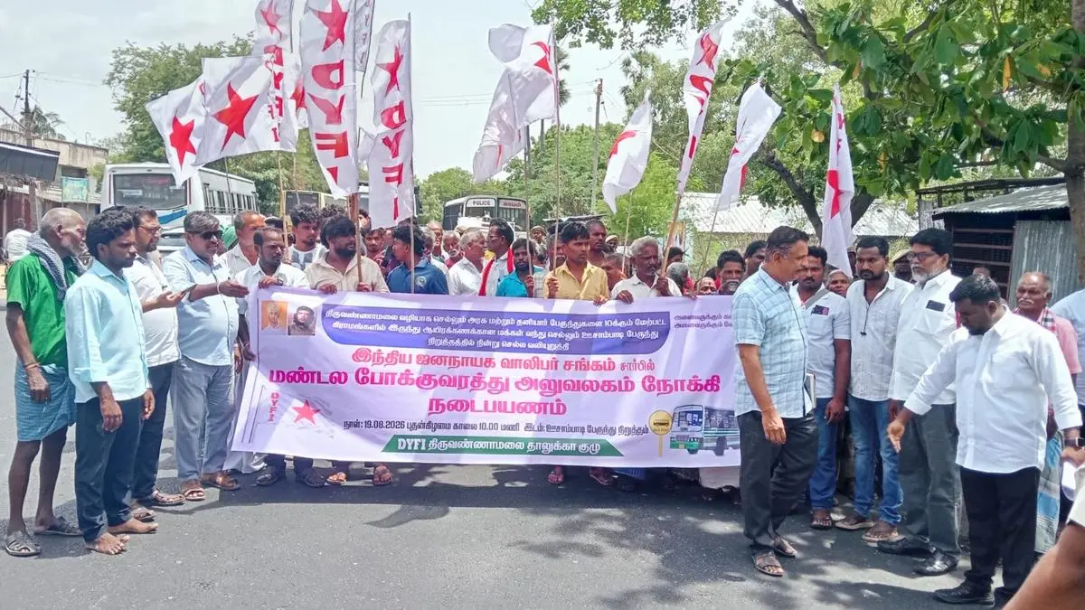 Villagers block highway in Tiruvannamalai demanding bus services