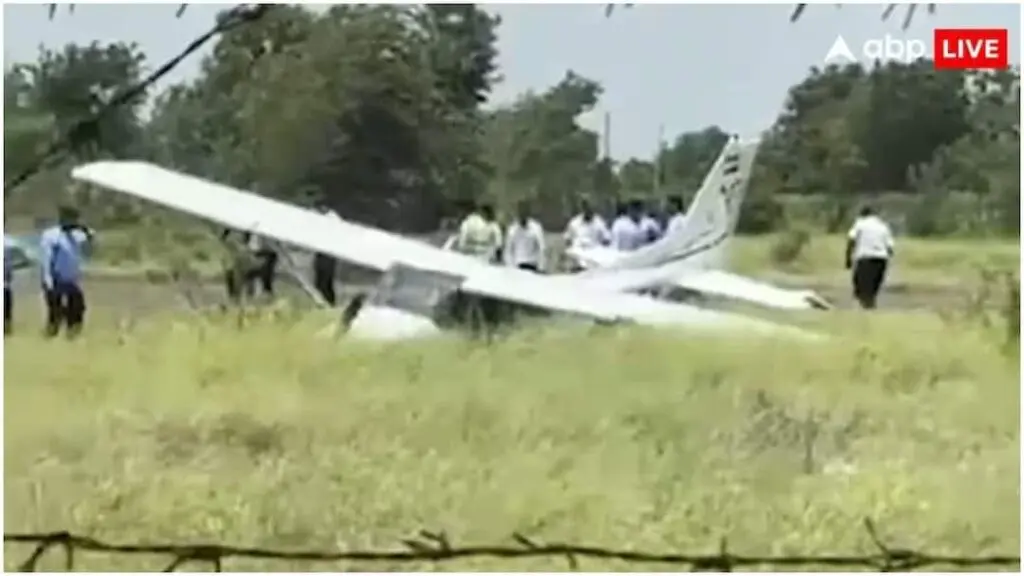 Trainer aircraft skids off Baramati runway, no injuries
