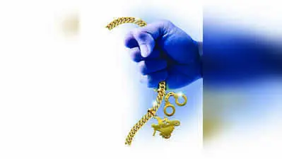 Grandmother arrested for snatching gold chains on Mumbai locals
