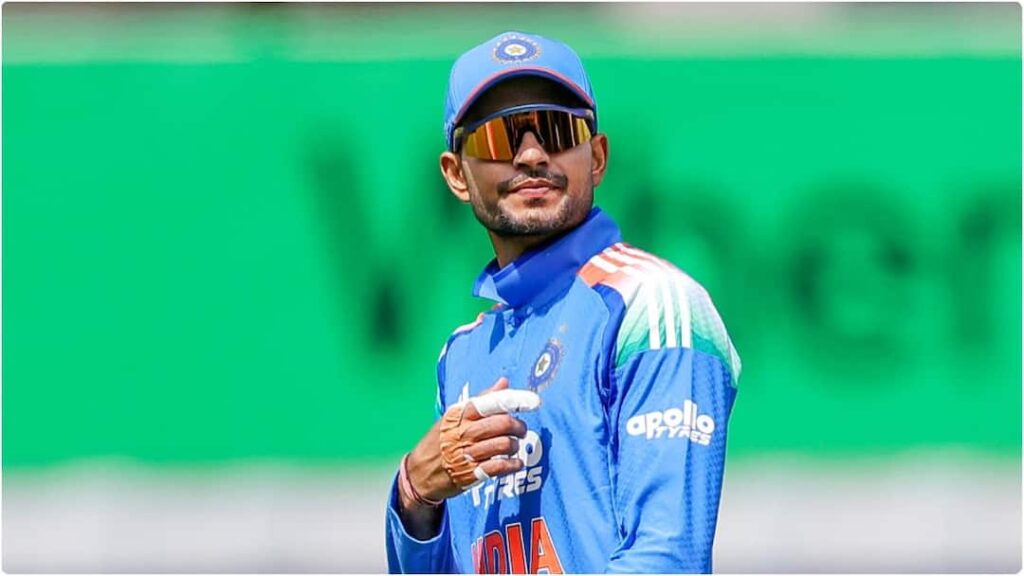 Shubman Gill Sits Out Warm-Up With Finger Injury, KL Rahul Leads India