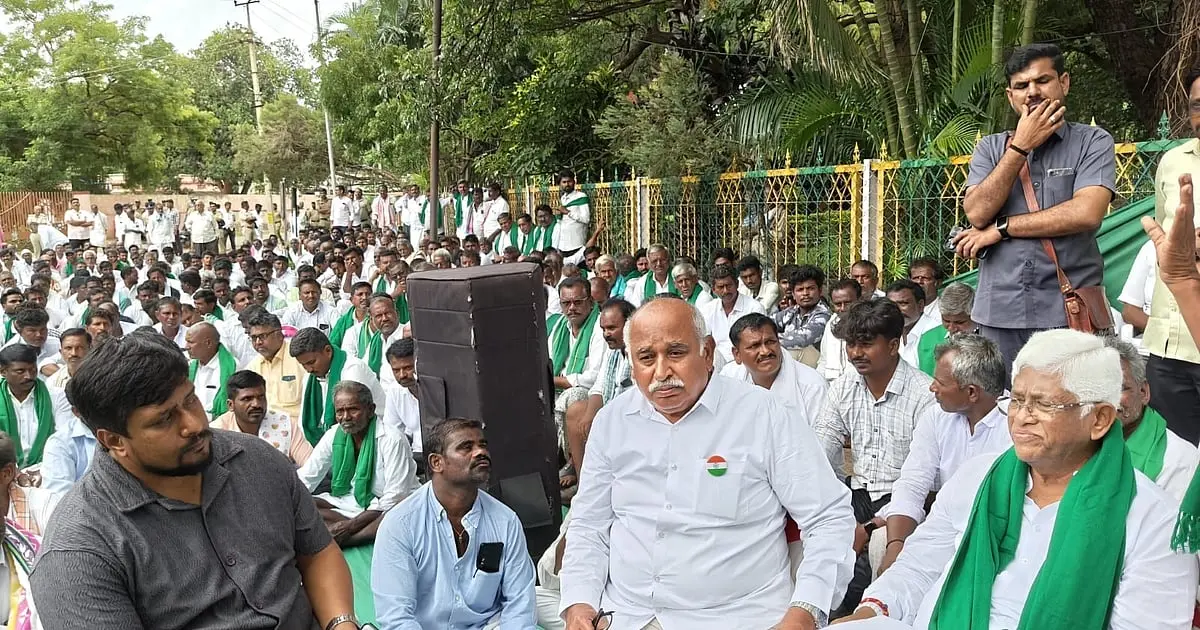 Cauvery water protests erupt in Karnataka as farmers block highway