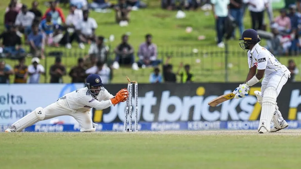 Sri Lanka reach 229/6 following on against India