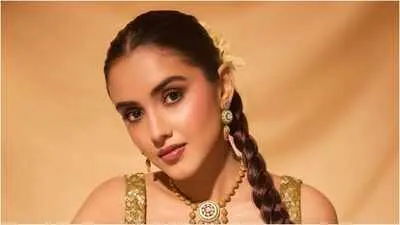 Actress Malavika Sharma asked about beef in Kerala media interaction