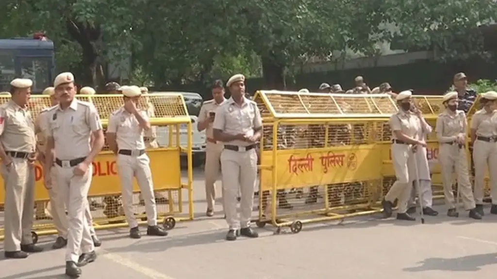 Two Nigerians Held in Dwarka for Visa Overstay