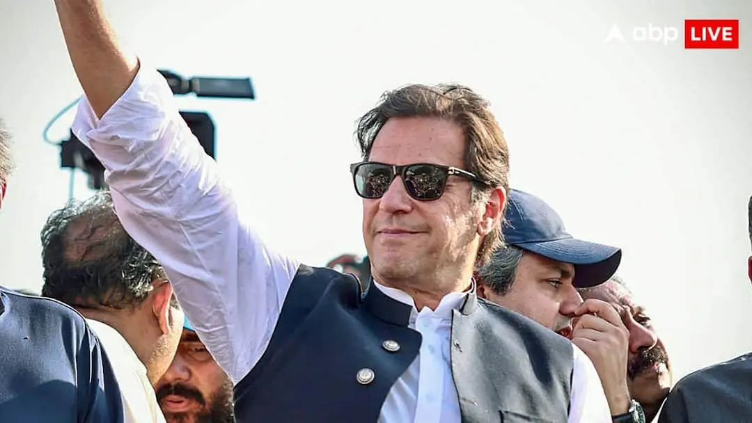 Gavaskar, Kapil join 21 ex-captains appealing for Imran Khan