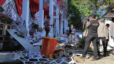 7.7-magnitude earthquake off Indonesia kills at least two