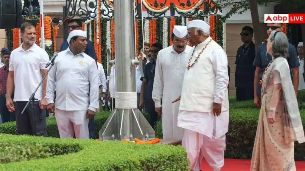 Sonia Gandhi, Rahul Gandhi, Kharge Accused Of Insulting Vande Mataram