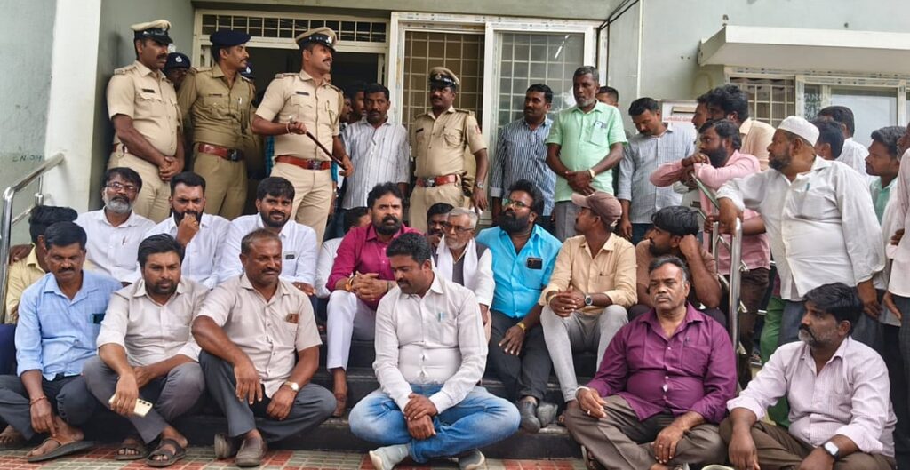 Karnataka Cabinet Row Triggers Bangarapet Bandh And Gudibande Protest