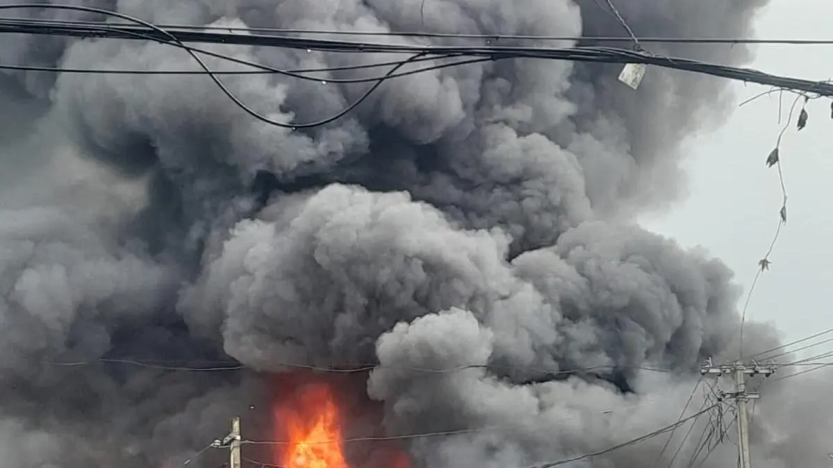 Major fire guts godown at Angamaly, traffic hit
