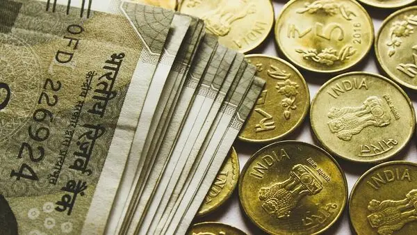 Banks crowd startup lending, squeeze venture debt funds