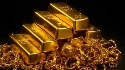 Analysts split on gold path: Rs 160,000 target vs profit booking