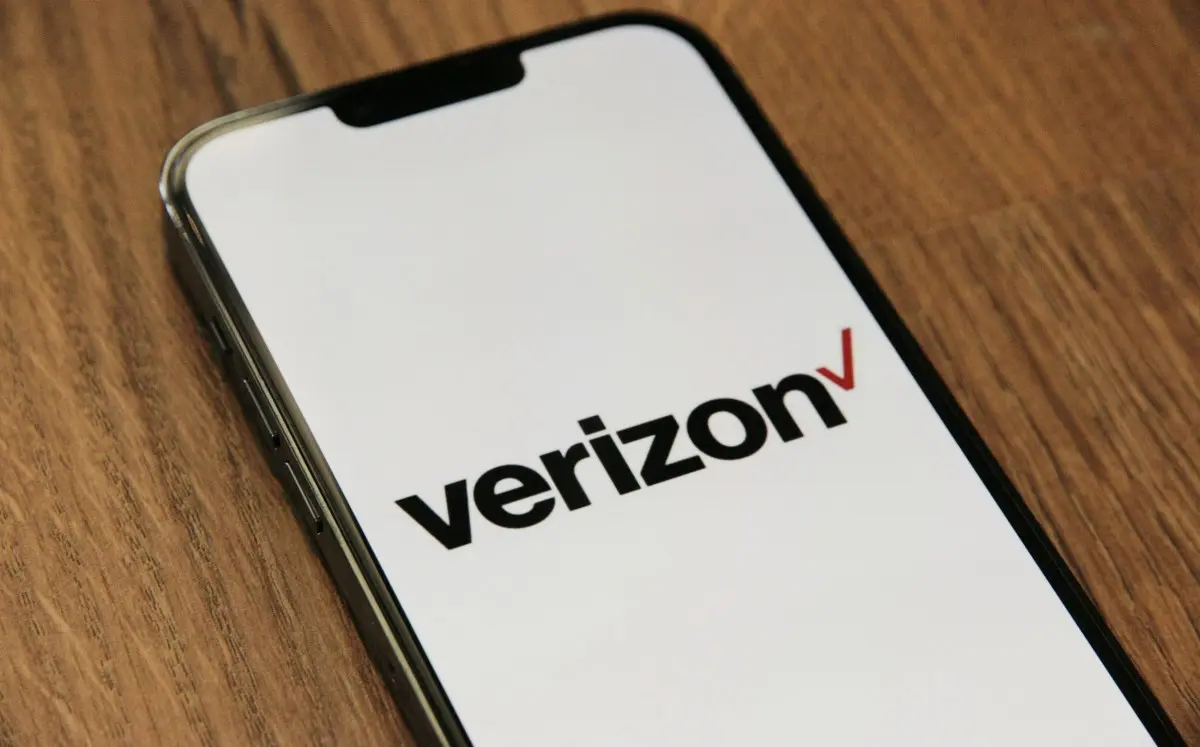 Vandals cut fiber cables, disrupt Verizon in Southern California