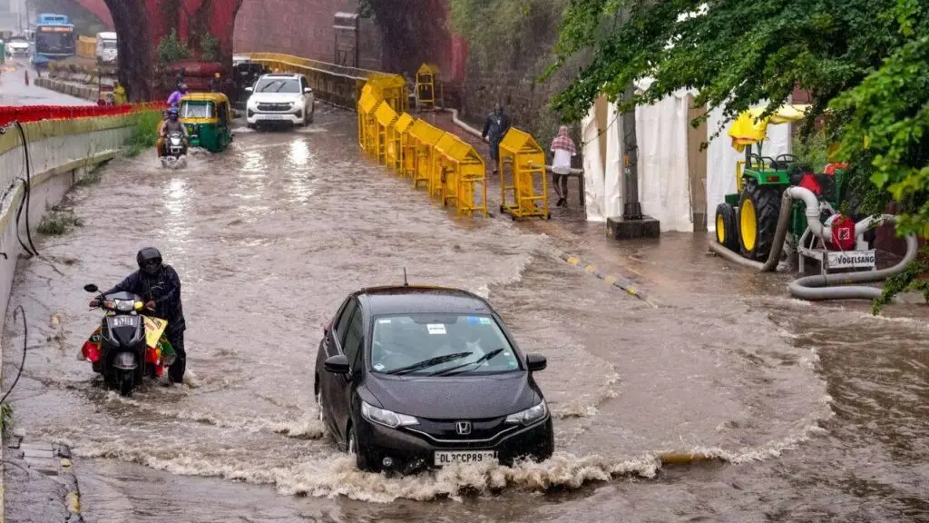Delhi sees wettest August start in 16 years, roads go under water