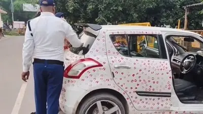 Gwalior car with 3,400 kiss marks draws Rs 5,500 fine