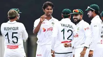 Bangladesh close in on Test victory as Australia reach 161/4