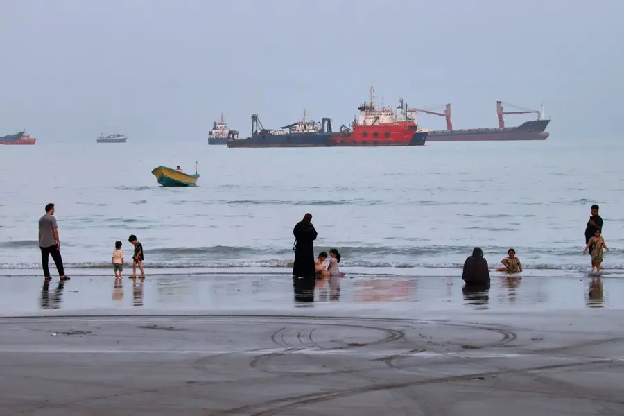Iran drafts law to ban US, Israeli ships from Strait of Hormuz